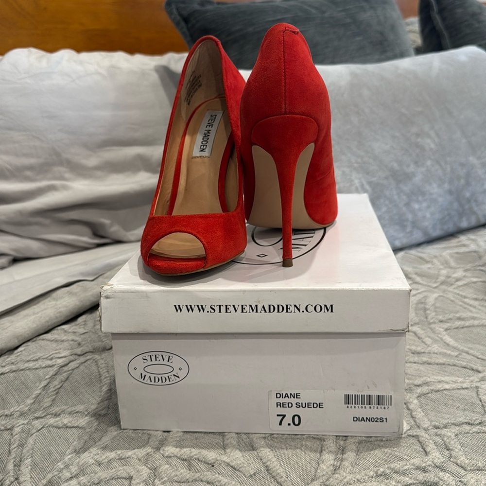 Steve Madden Diane red suede heels size 7